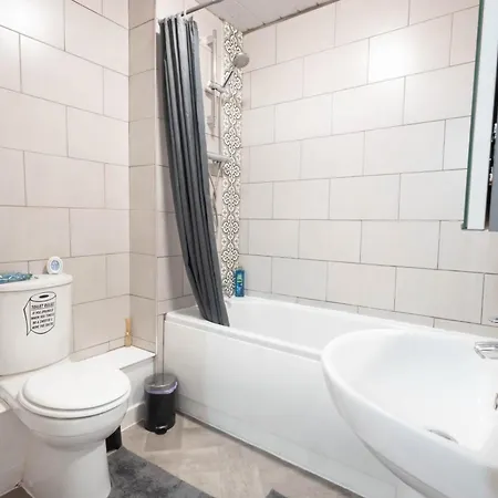 Stylish 2br Flat - Free Gym - Contractors Bristol