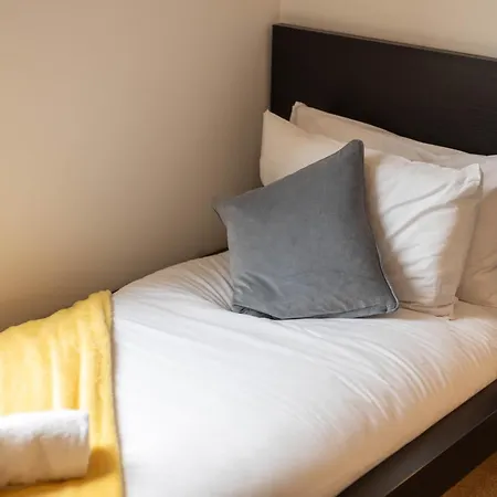 Stylish 2br Flat - Free Gym - Contractors Apartman *