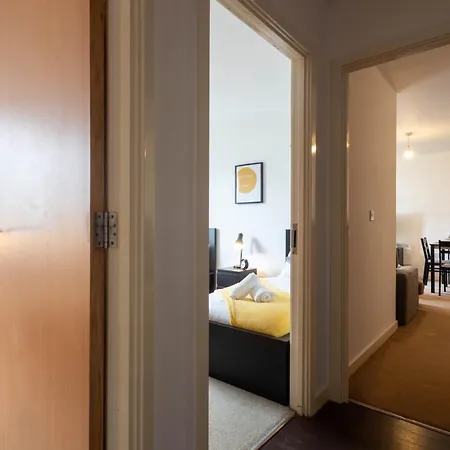 Stylish 2br Flat - Free Gym - Contractors *