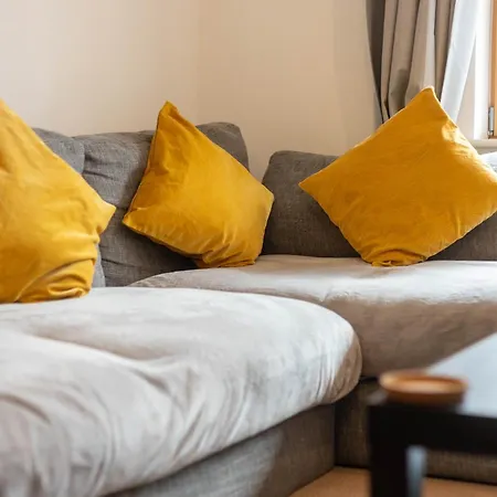 Stylish 2br Flat - Free Gym - Contractors * Bristol