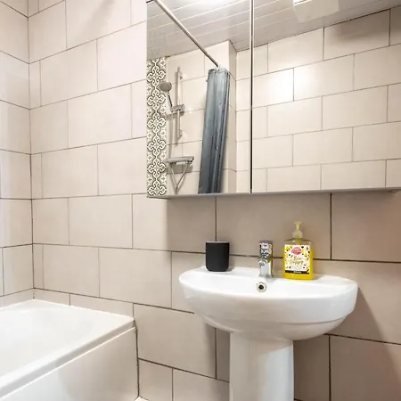 Apartman Stylish 2br Flat - Free Gym - Contractors