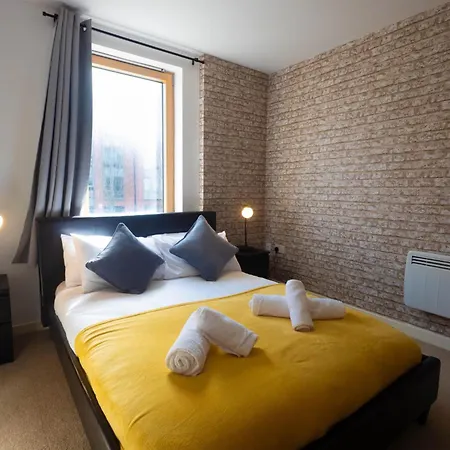 Stylish 2br Flat - Free Gym - Contractors *