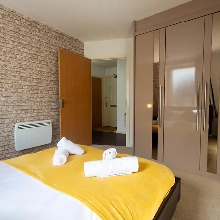 Stylish 2br Flat - Free Gym - Contractors 布里斯托