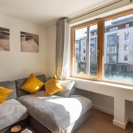 Stylish 2br Flat - Free Gym - Contractors Διαμέρισμα *